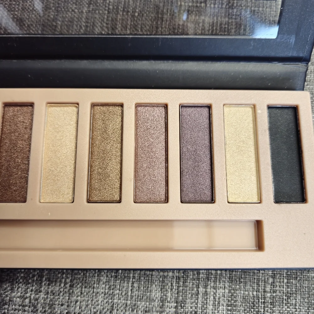 NEW Nakeds 12 Color Eyeshadow Palette